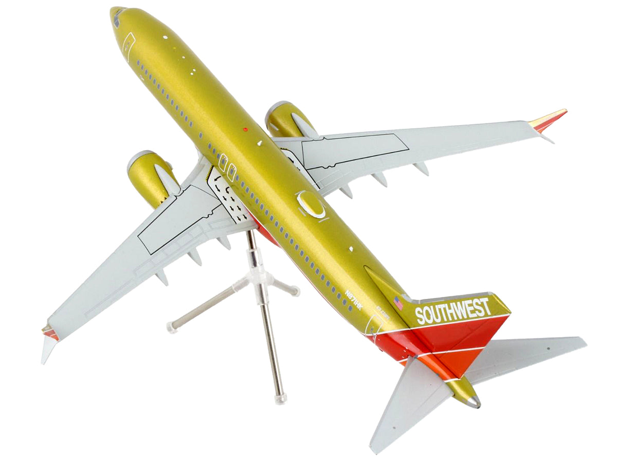 Boeing 737 MAX 8 Commercial Aircraft 'Southwest Airlines' Gold and Red 'Gemini 200' Series 1/200 Diecast Model Airplane by GeminiJets