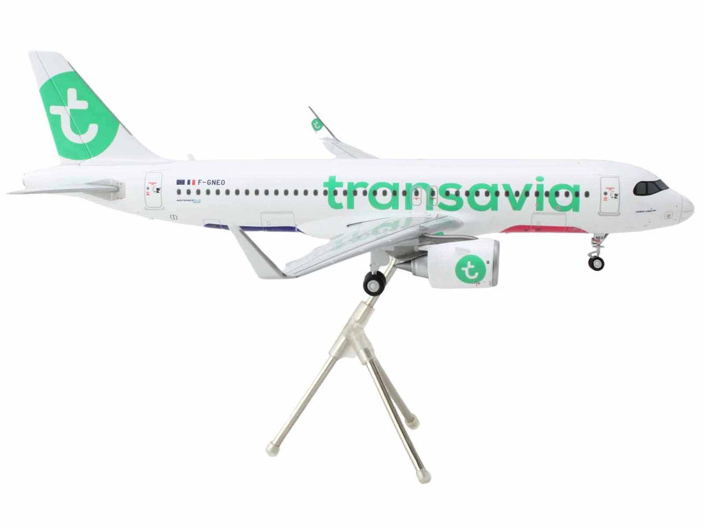 Airbus A320neo Commercial Aircraft 'Transavia Airlines' (F-GNEO) White with Green Tail 'Gemini 200' Series 1/200 Diecast Model Airplane by GeminiJets