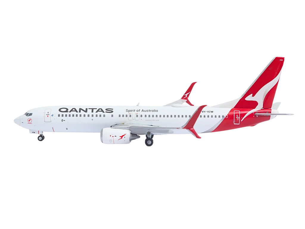 Boeing 737-800 Commercial Aircraft 'Qantas Airways' (VH-VZW) White with Red Tail 1/400 Diecast Model Airplane by GeminiJets