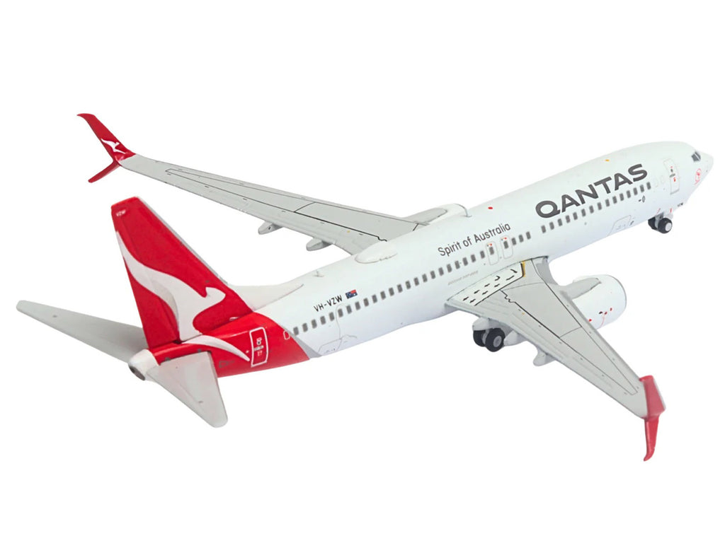 Boeing 737-800 Commercial Aircraft 'Qantas Airways' (VH-VZW) White with Red Tail 1/400 Diecast Model Airplane by GeminiJets