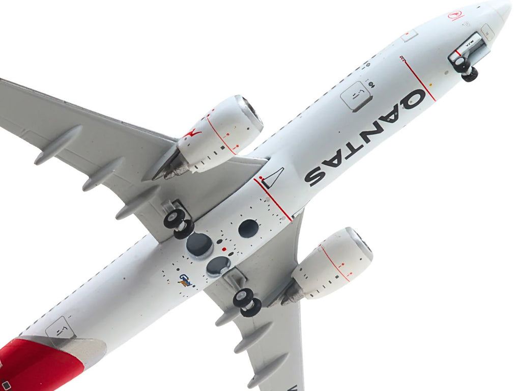 Boeing 737-800 Commercial Aircraft 'Qantas Airways' (VH-VZW) White with Red Tail 1/400 Diecast Model Airplane by GeminiJets