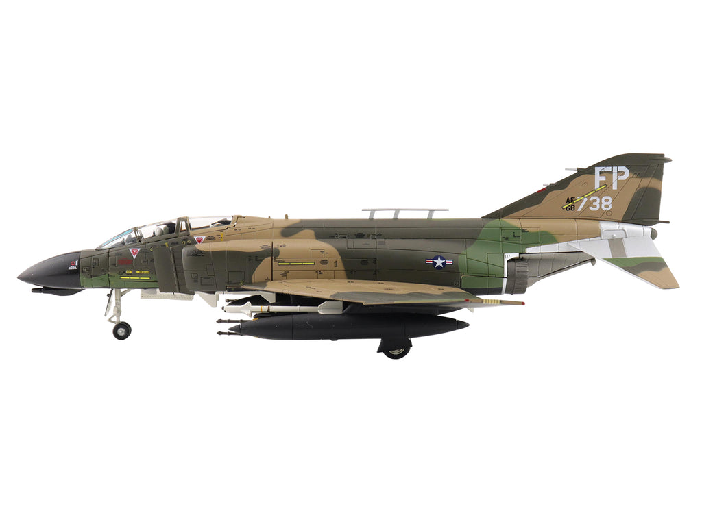 McDonnell Douglas F-4D Phantom II Fighter-Bomber Aircraft '66-8738 Night Owl 497th TFS Ubon RTAFB Thailand' (1972) United States Air Force 'Air Power Series' 1/72 Diecast Model by Hobby Master