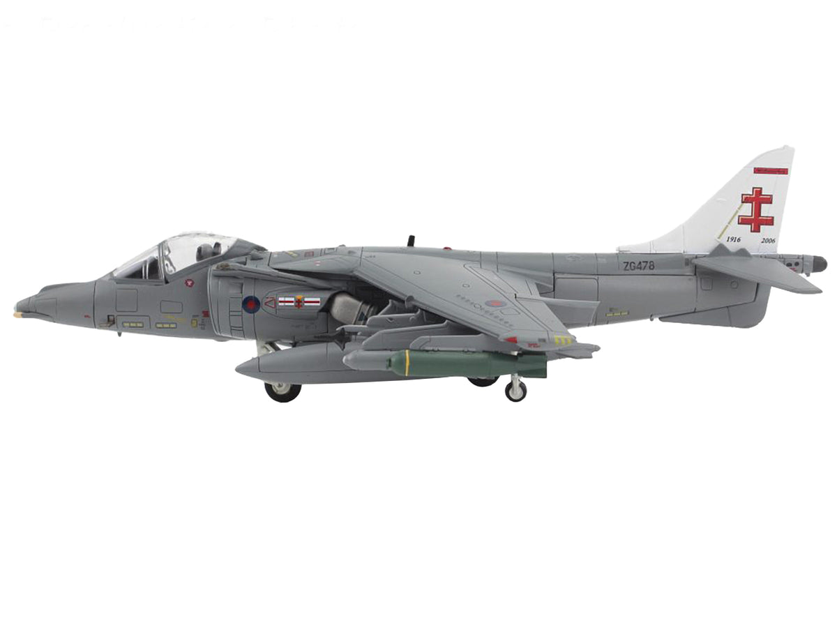 McDonnell Douglas AV-8B/British Harrier II GR.9A Aircraft '41 (R) Squadron RAF Coningsby Air Base' (2006) Royal Air Force 'Air Power Series' 1/72 Diecast Model by Hobby Master