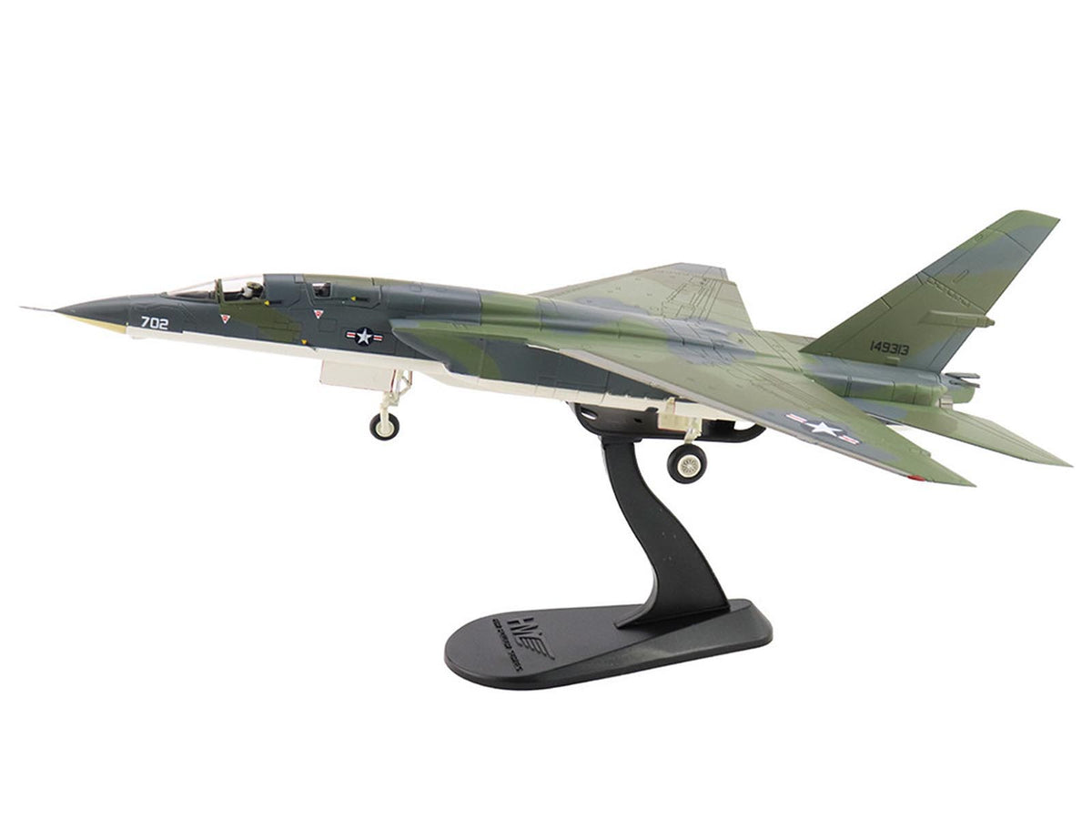 North American RA-5C Vigilante Aircraft '149313 RVAH-6 Fleurs Experimental Scheme USS Constellation' (1966) United States Navy 'Air Power Series' 1/72 Diecast Model by Hobby Master