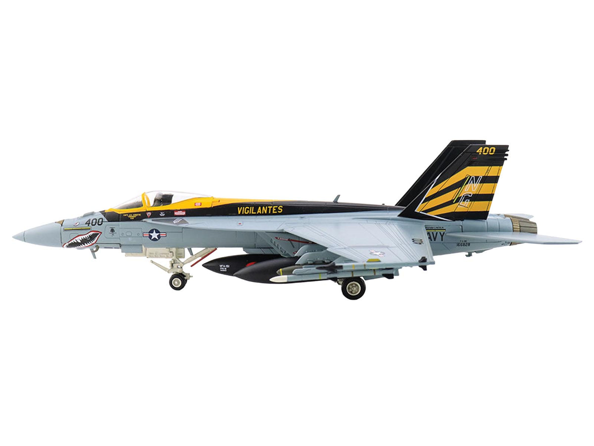 Boeing F/A-18E Super Hornet Fighter Aircraft '166828 VFA-151 Vigilantes USS Lincoln' (2021) United States Navy 'Air Power Series' 1/72 Diecast Model by Hobby Master