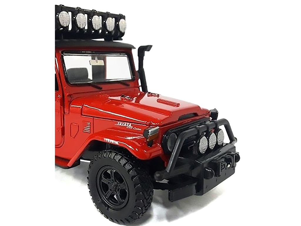 Toyota FJ40 Land Cruiser Red '4x4 Overlanders' Series 1/24 Diecast Model Car by Motormax
