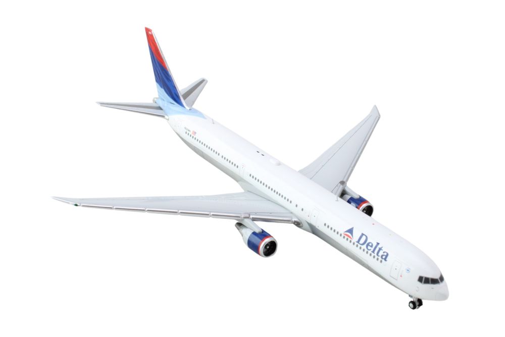 Boeing 767-400ER Commercial Aircraft 'Delta Air Lines' (N829MH) White with Red and Blue Tail 1/400 Diecast Model Airplane by GeminiJets