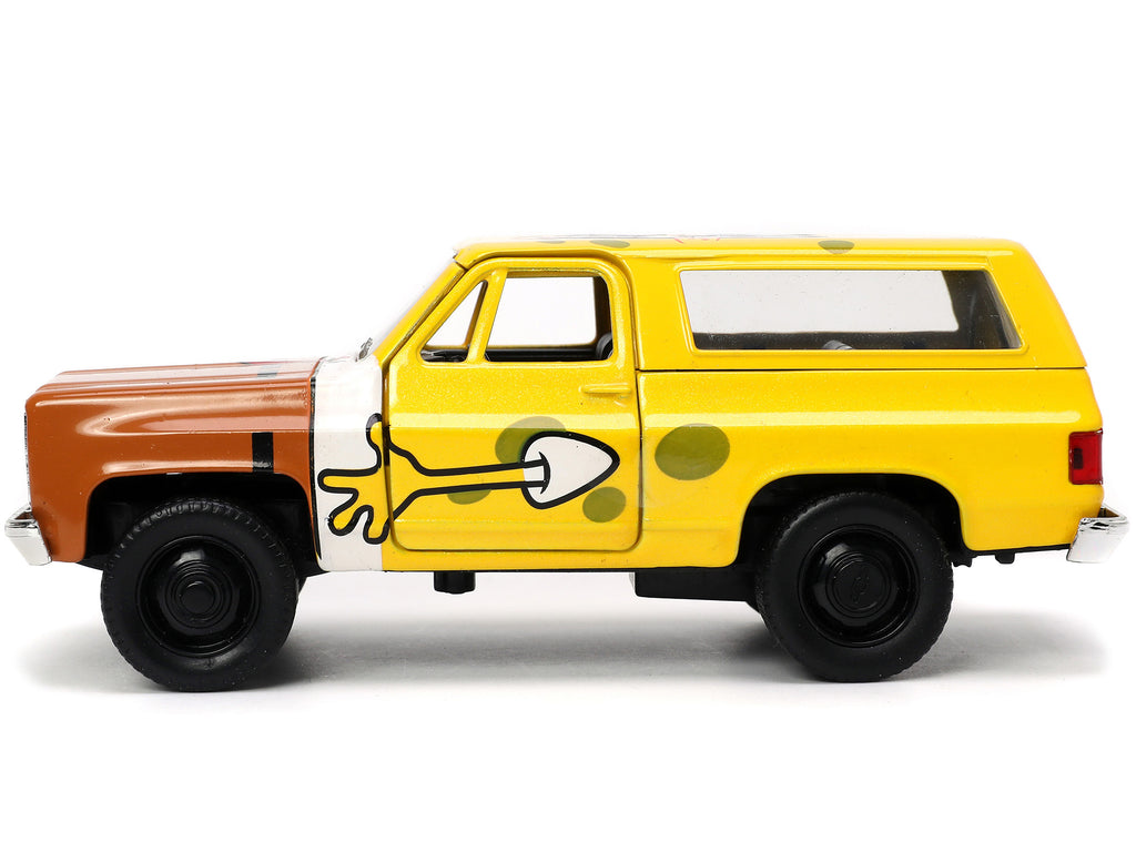 1980 Chevrolet K5 Blazer with SpongeBob SquarePants Diecast Figurine 'Hollywood Rides' Series 1/32 Diecast Model Car by Jada