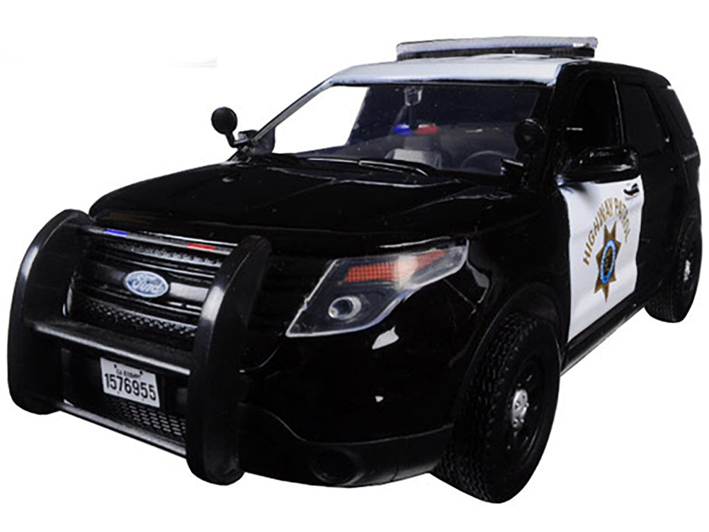 2015 Ford Interceptor Police Utility 'California Highway Patrol' (CHP) Black and White 1/24 Diecast Model Car by Motormax