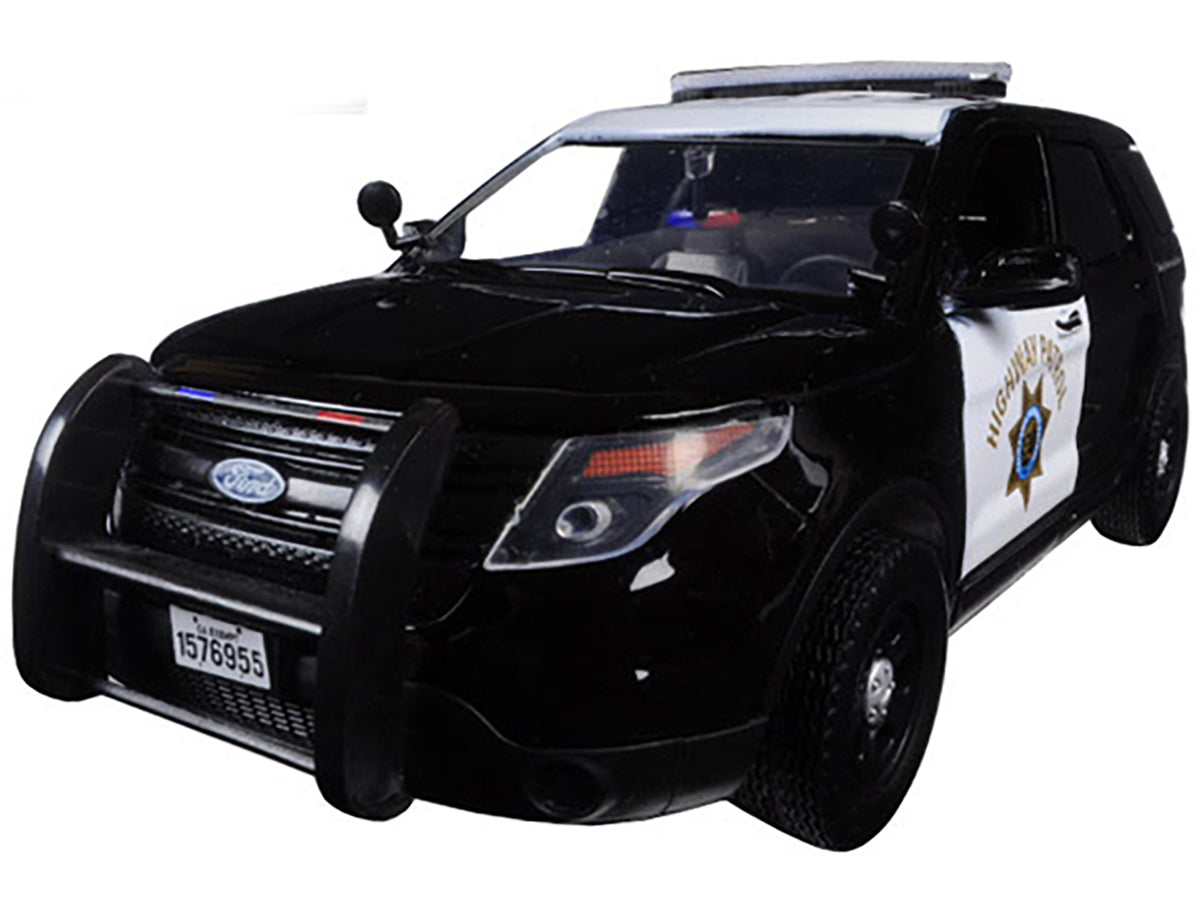 2015 Ford Interceptor Police Utility 'California Highway Patrol' (CHP) Black and White 1/24 Diecast Model Car by Motormax