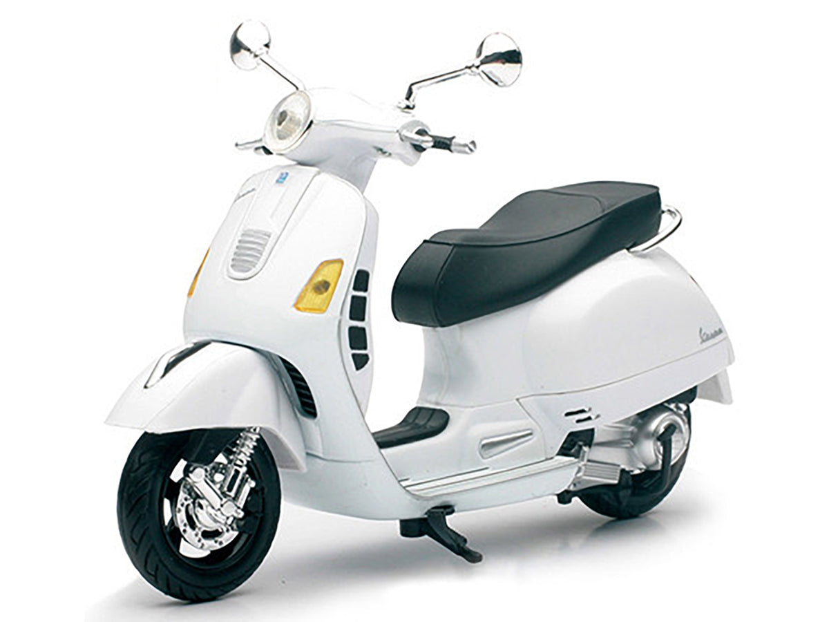 Vespa GTS 300 Super White Motorcycle 1/12 by New Ray